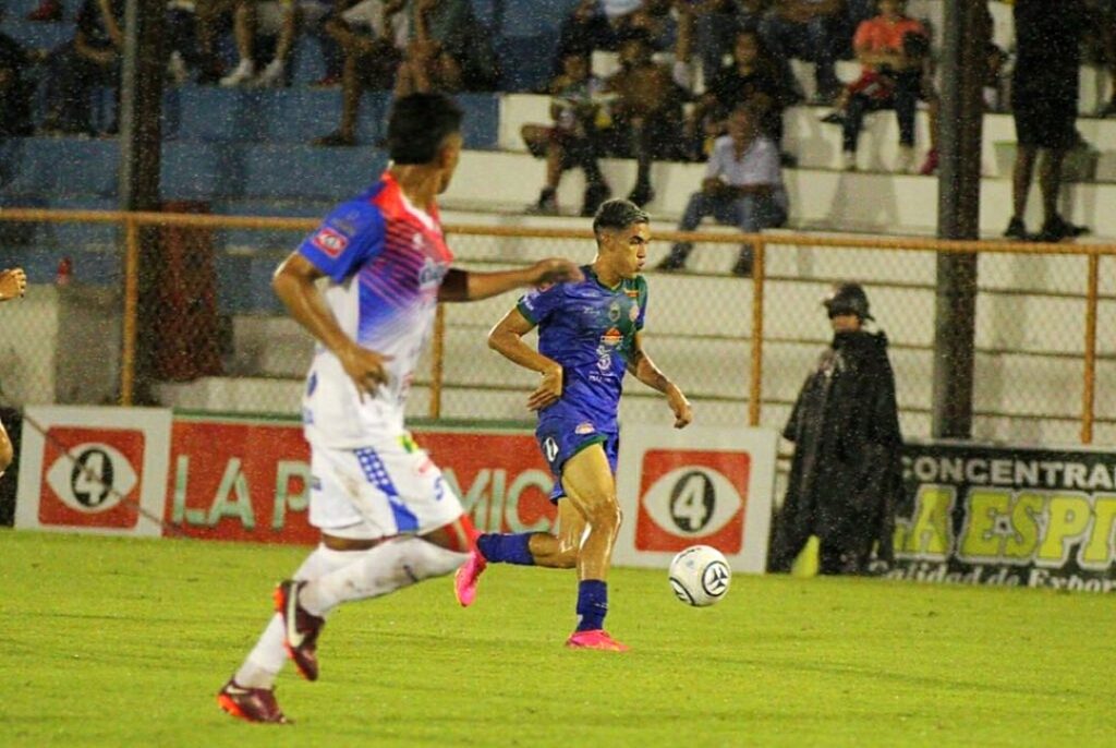 Metapán empata con Firpo en cancha enfangada.